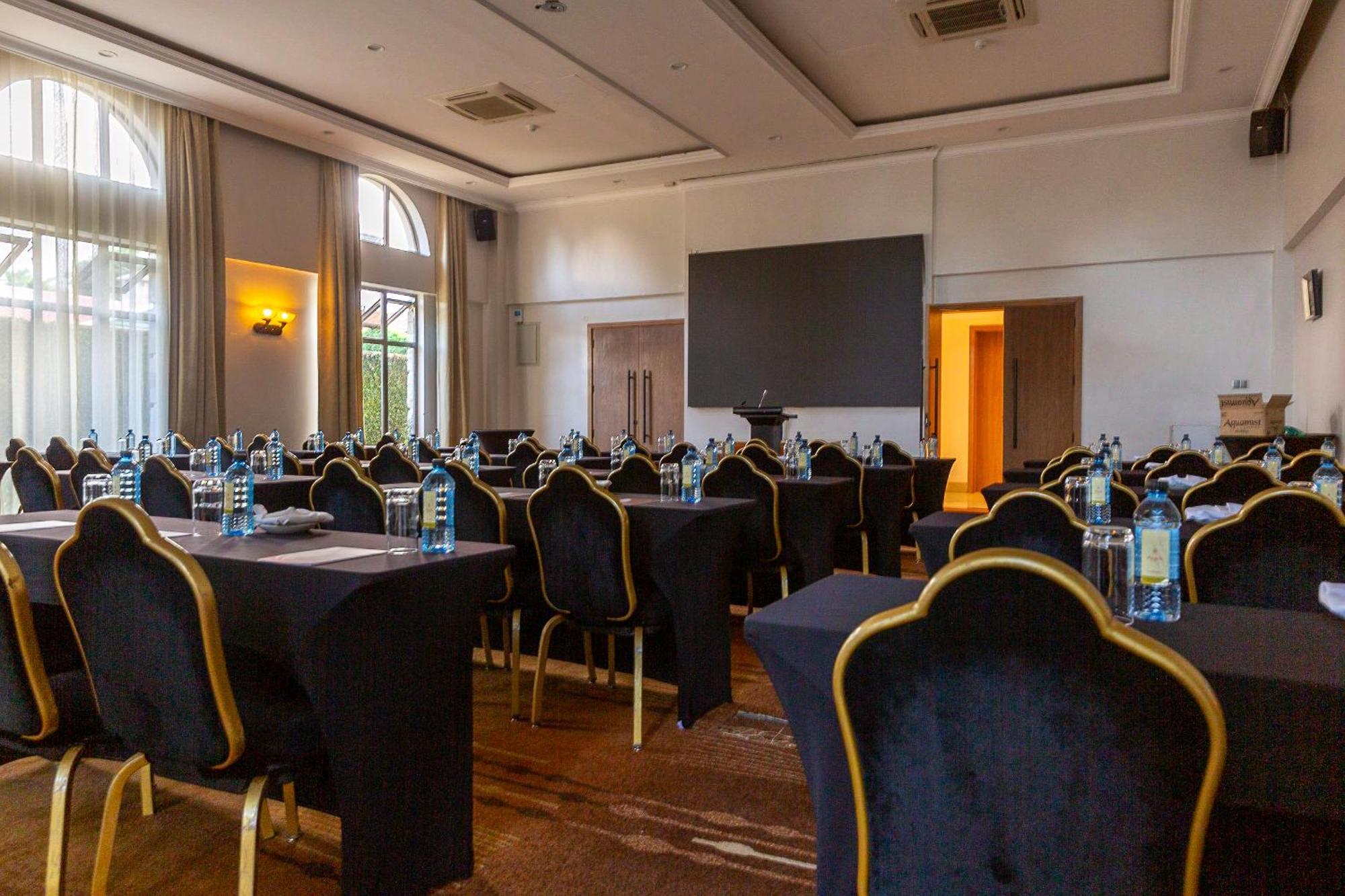 Alba Hotel Meru Zewnętrze zdjęcie