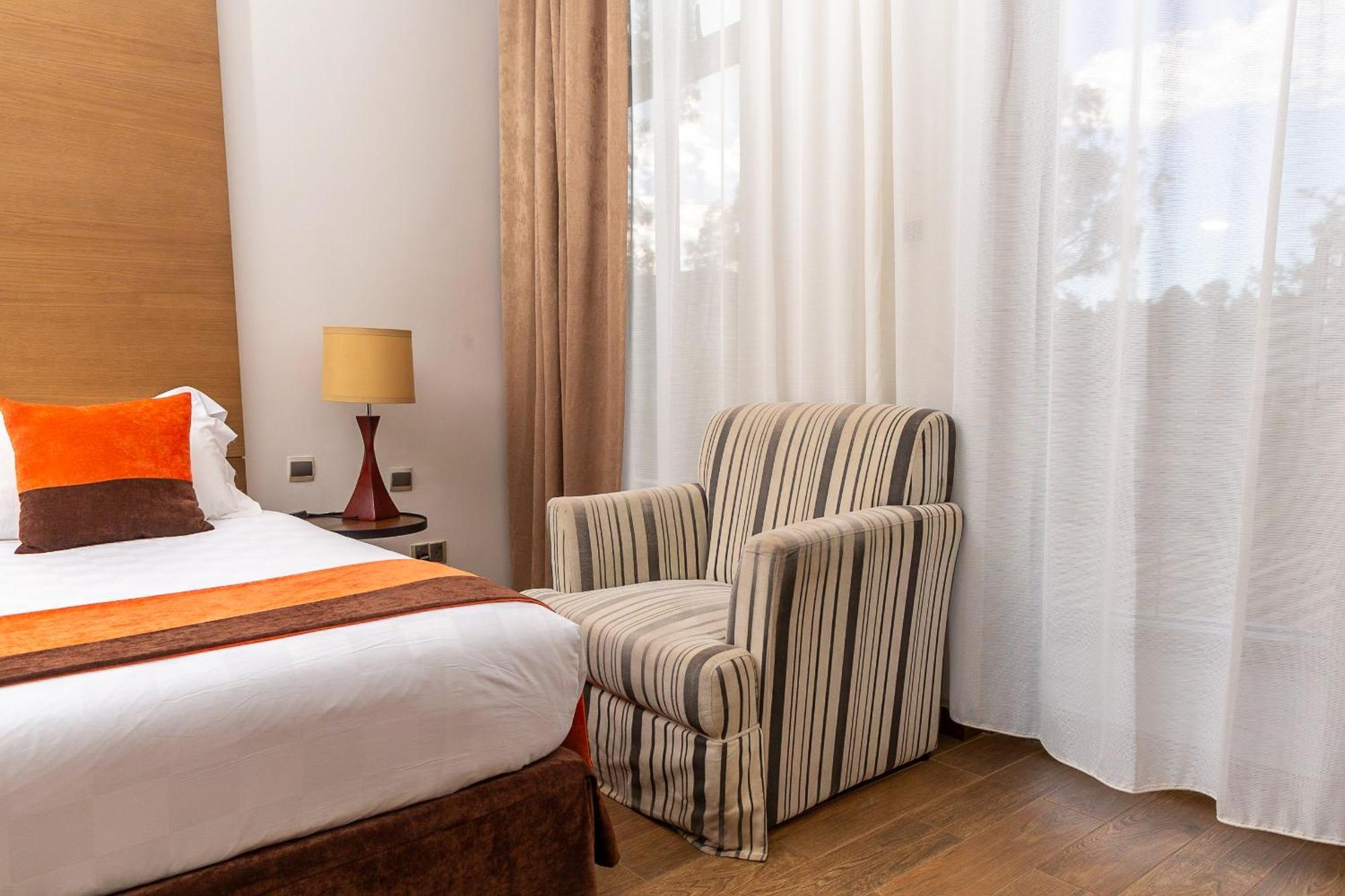 Alba Hotel Meru Zewnętrze zdjęcie