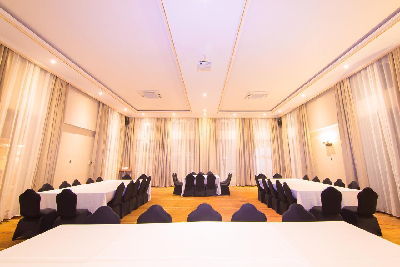 Alba Hotel Meru Zewnętrze zdjęcie